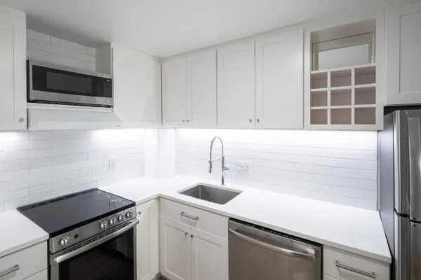 Kitchen tile backsplash