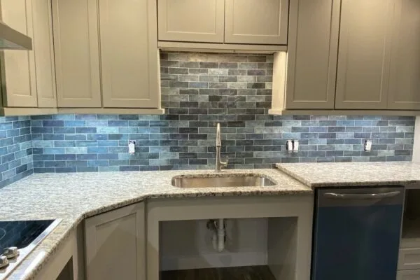 Marble-look backsplash detail